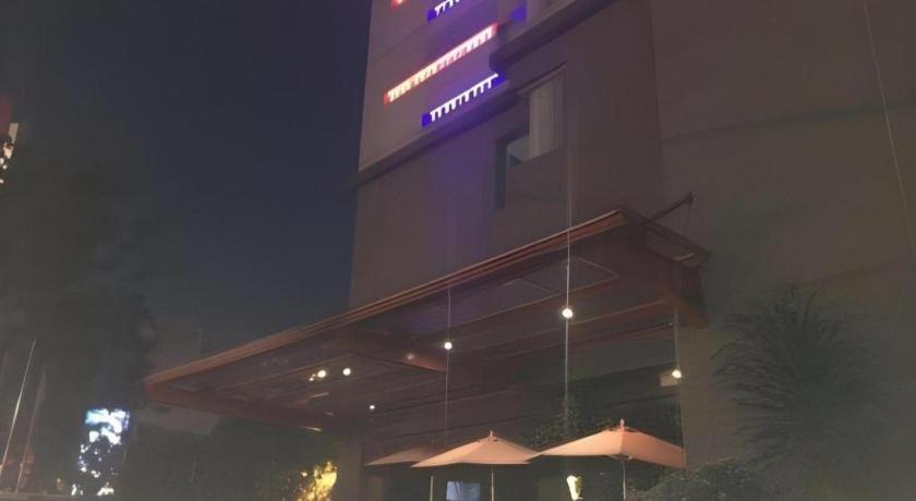 G Suites Hotel By Amithya Surabaja Zewnętrze zdjęcie